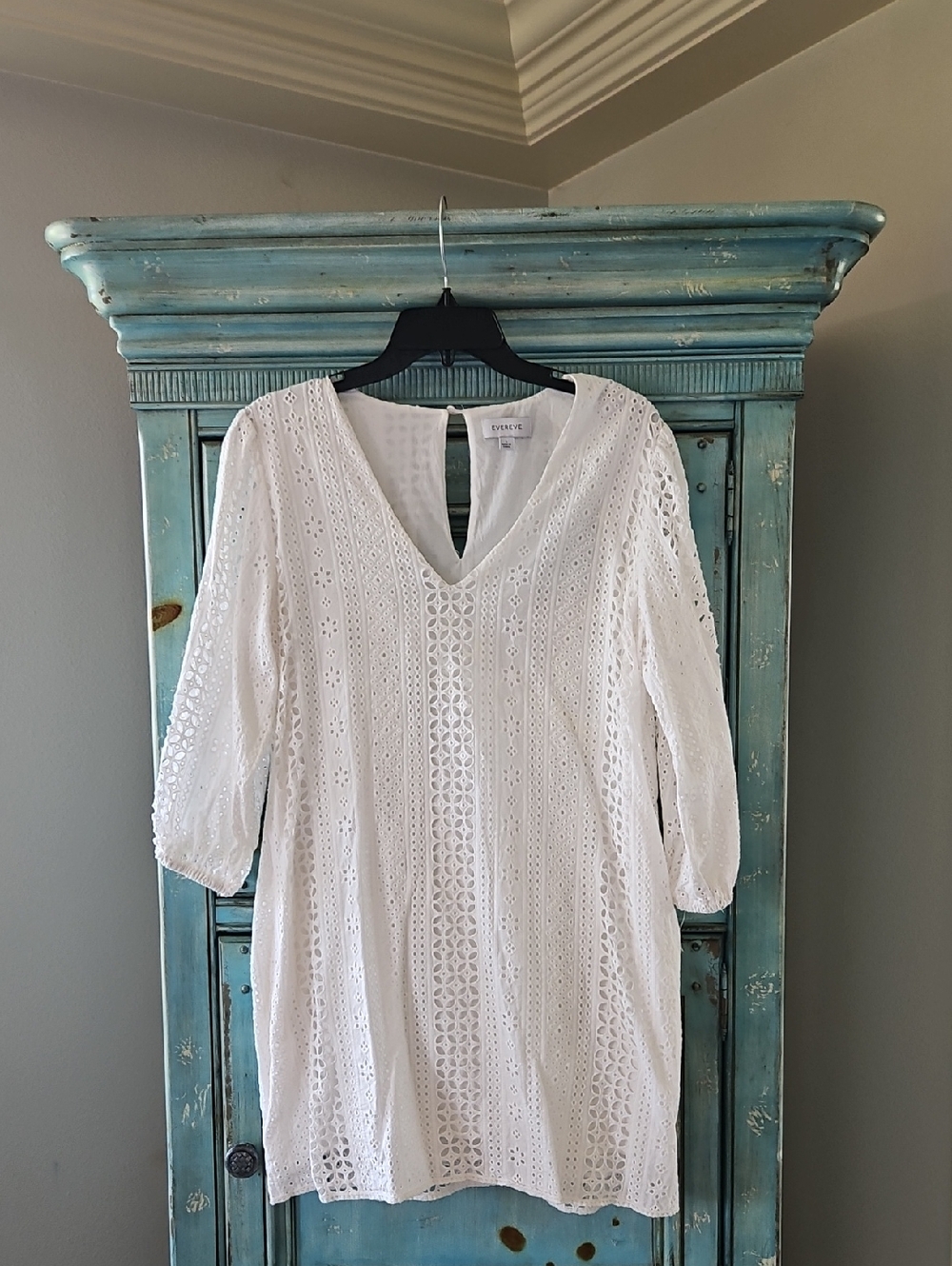 Evereve White Eyelet V-Neck Tunic Dress
